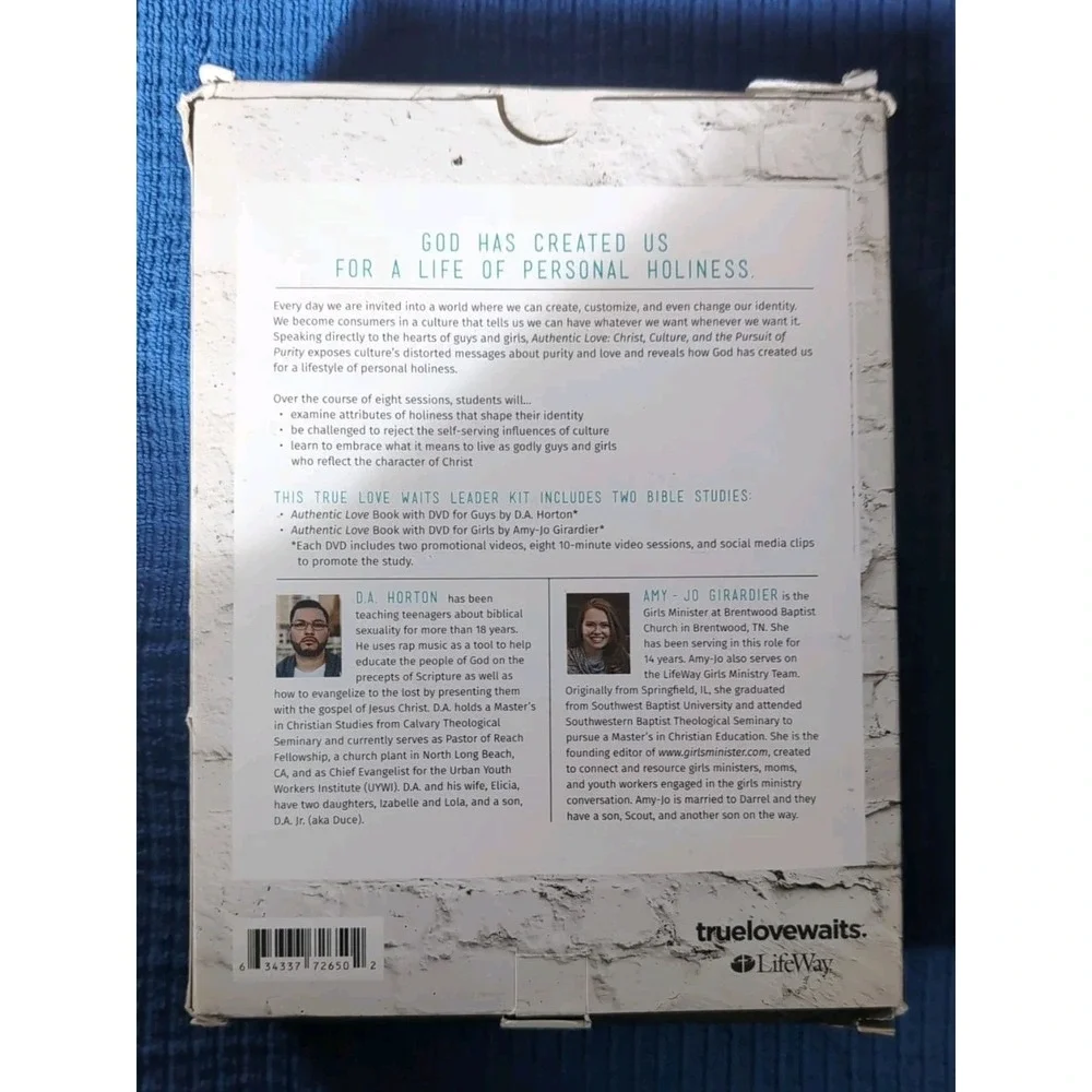 LifeWay Authentic Love Bible Study Leader Kit‎ Girls/Guys Christ (Has Writing)